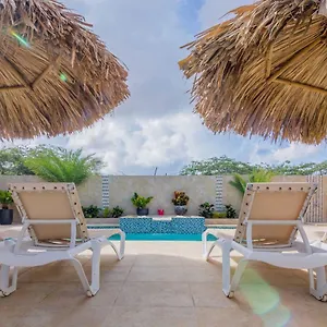 https://golden-villas-aruba.comcaribbean.com