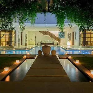https://nyaman-villas-seminyak-bali.ubudhotelsnow.com